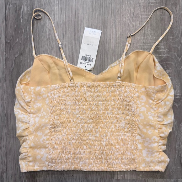 Abercrombie & Fitch NWT Butter Yellow Crop Top - Picture 5 of 6